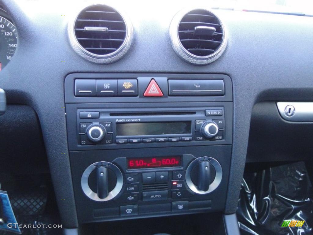 2006 Audi A3 2.0T Controls Photo #46704405