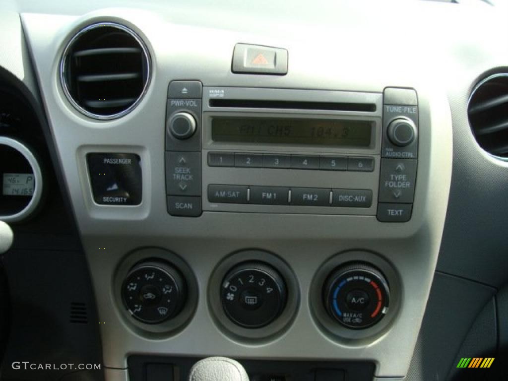 2009 Toyota Matrix 1.8 Controls Photo #46704444