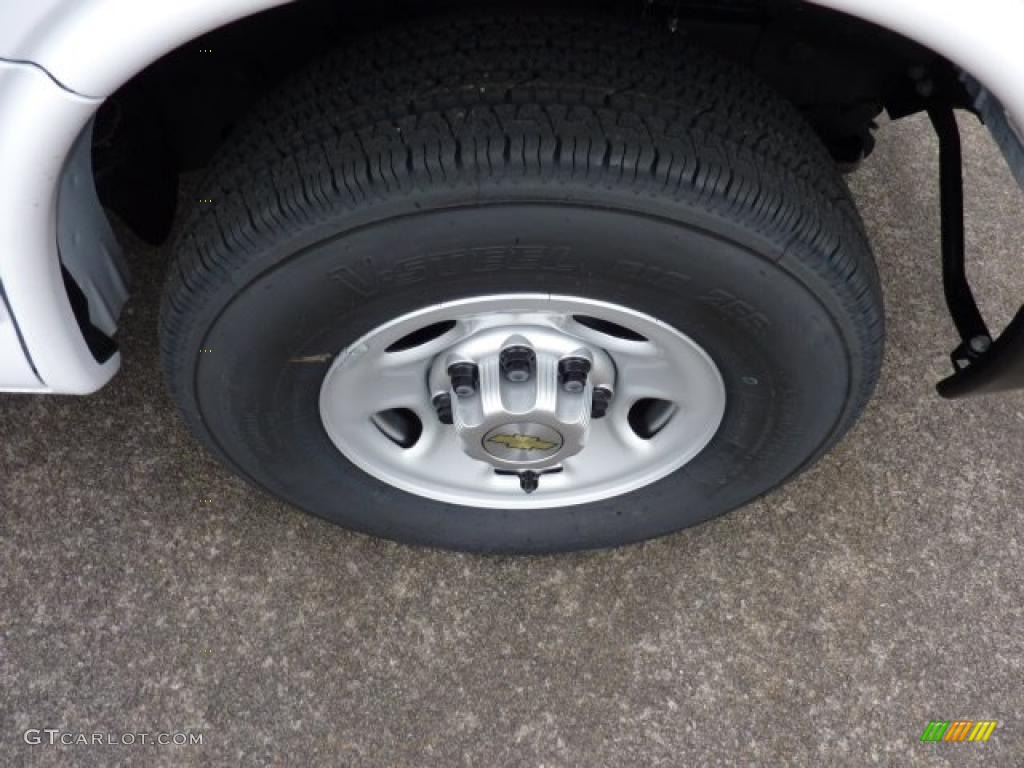 2011 Chevrolet Express 2500 Work Van Wheel Photo #46704642
