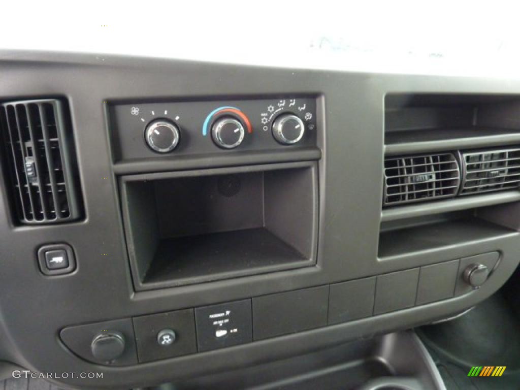 2011 Chevrolet Express 2500 Work Van Controls Photo #46704759