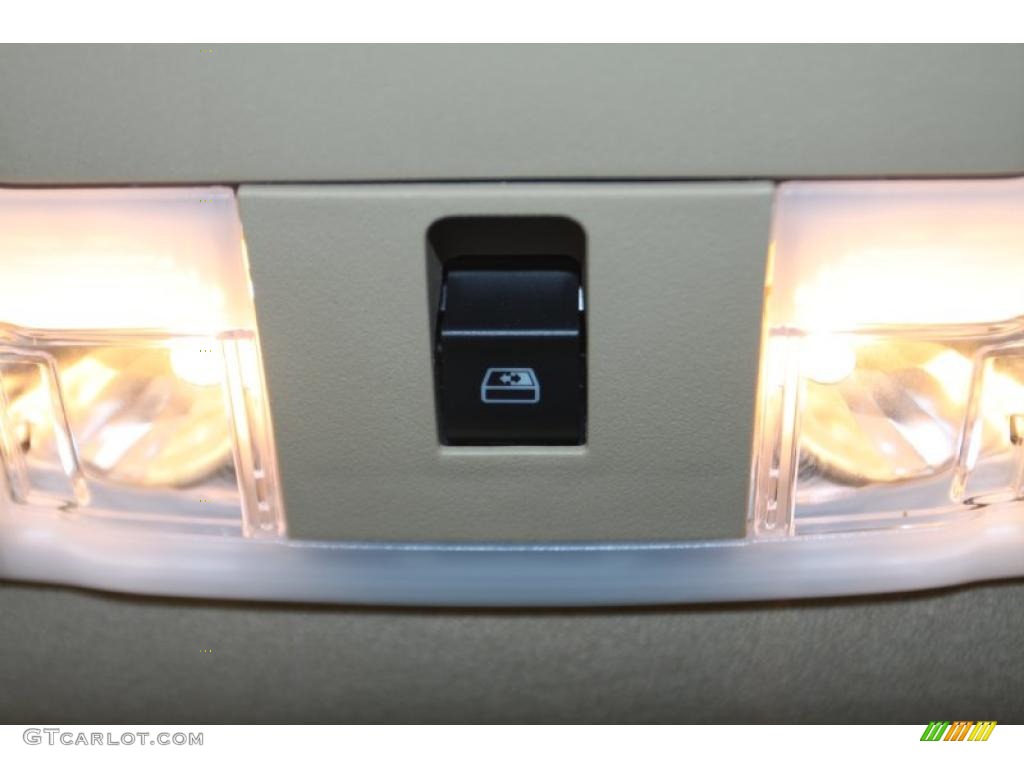 2011 F250 Super Duty Lariat Crew Cab 4x4 - Oxford White / Adobe Two Tone Leather photo #32