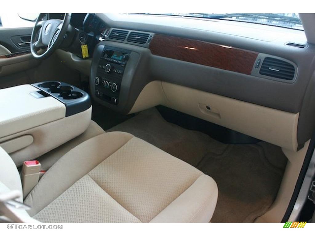 2008 GMC Yukon SLE Light Tan Dashboard Photo #46706304