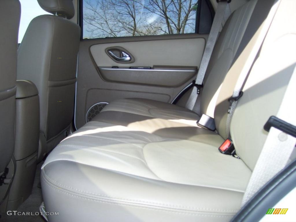 2007 Mariner Luxury - Oxford White / Pebble photo #9