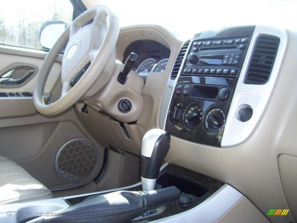 2007 Mercury Mariner Luxury Controls Photo #46706394