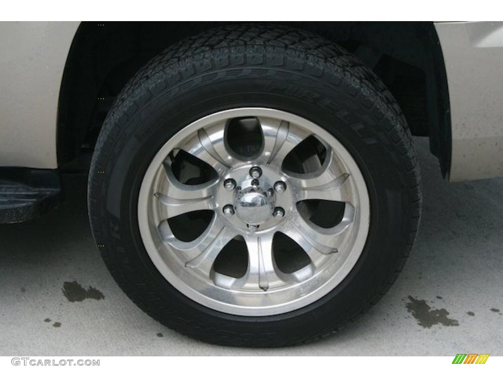 2008 GMC Yukon SLE Custom Wheels Photo #46706448