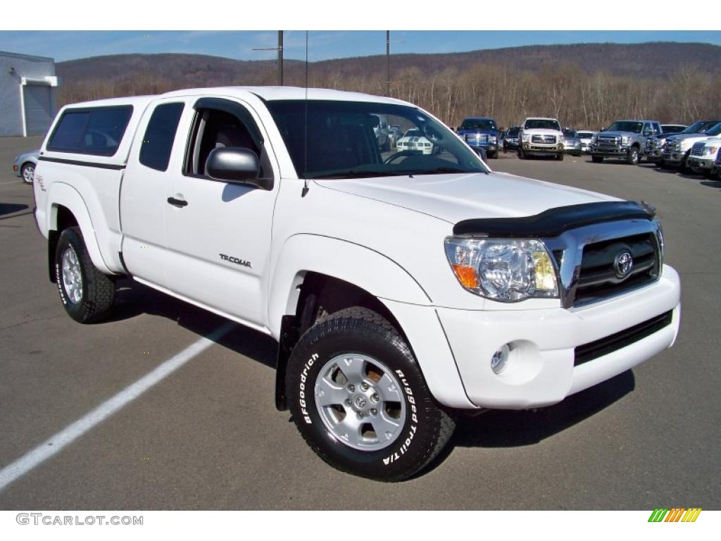 2006 Tacoma V6 TRD Access Cab 4x4 - Super White / Graphite Gray photo #3