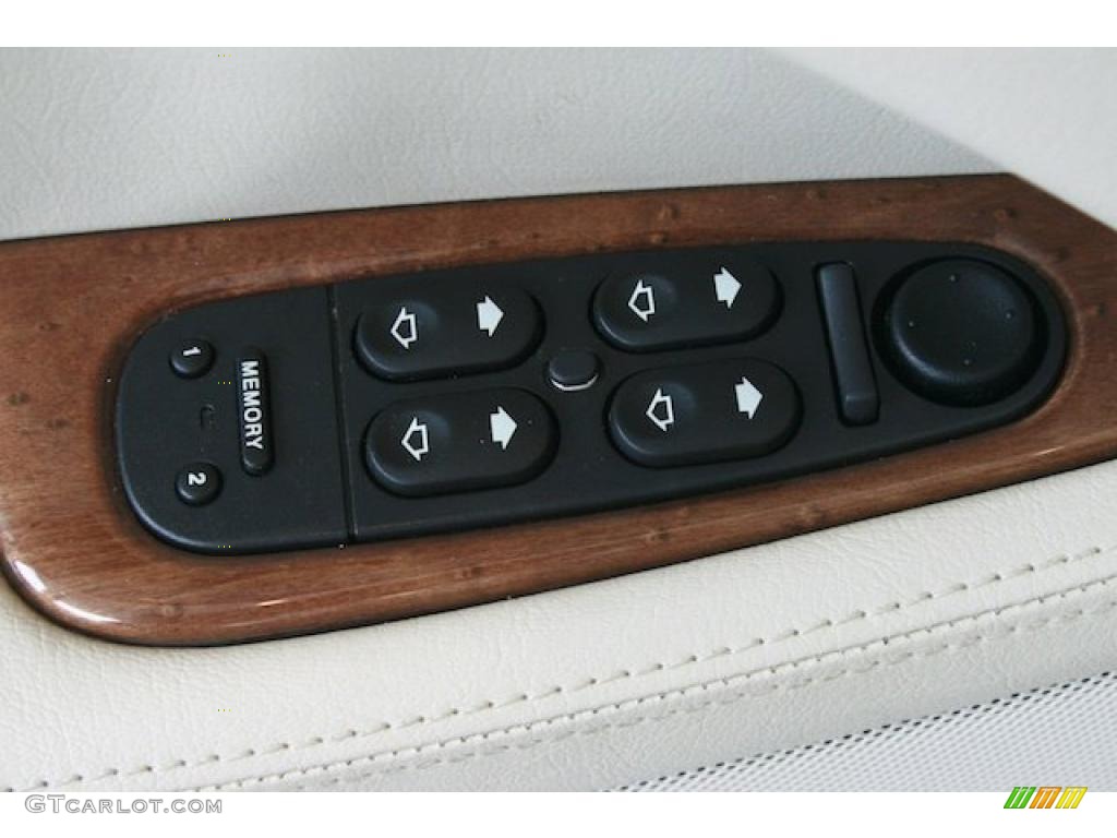 2002 Jaguar S-Type 4.0 Controls Photo #46707891