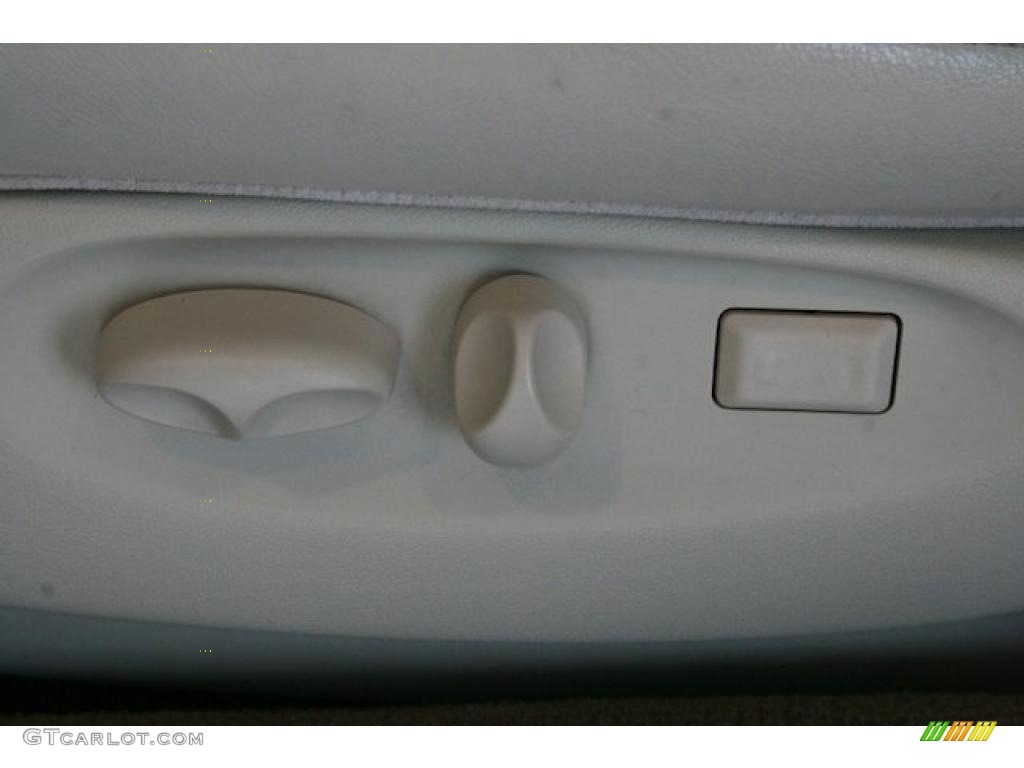 2002 Jaguar S-Type 4.0 Controls Photo #46707906