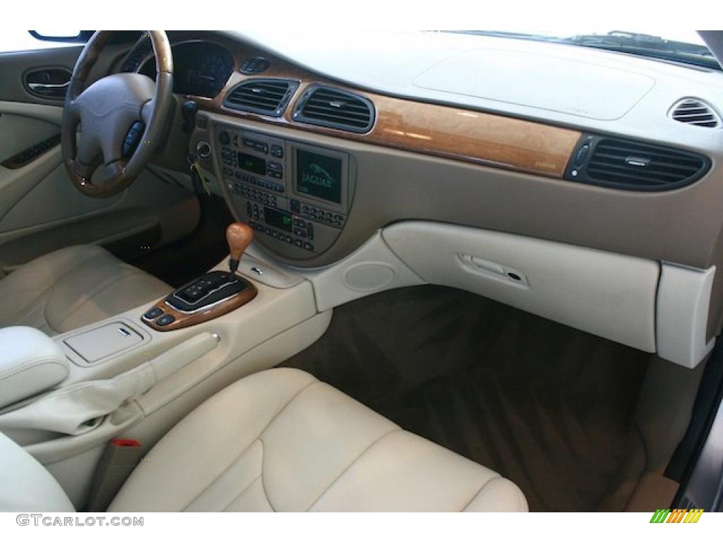 2002 Jaguar S-Type 4.0 Ivory Dashboard Photo #46708077