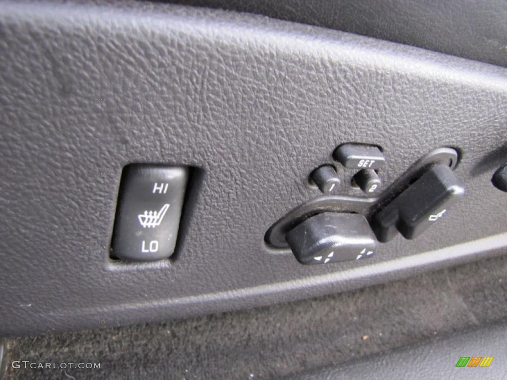 2004 Chevrolet SSR Standard SSR Model Controls Photo #46708977
