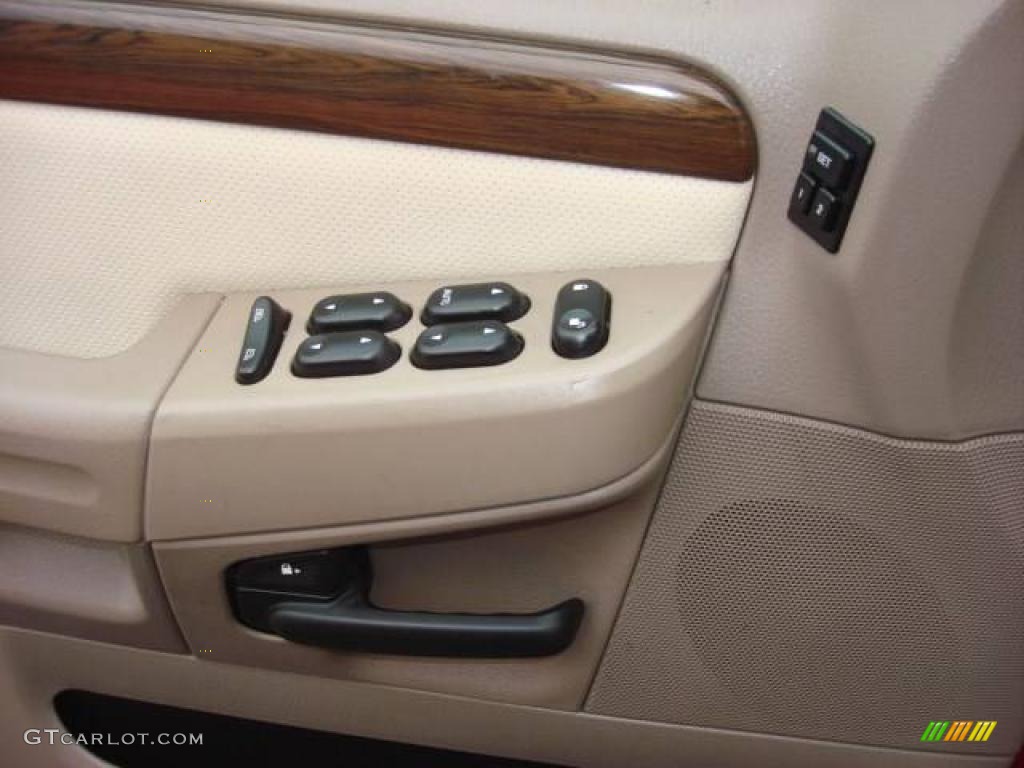 2005 Explorer Eddie Bauer 4x4 - Redfire Metallic / Medium Parchment photo #16