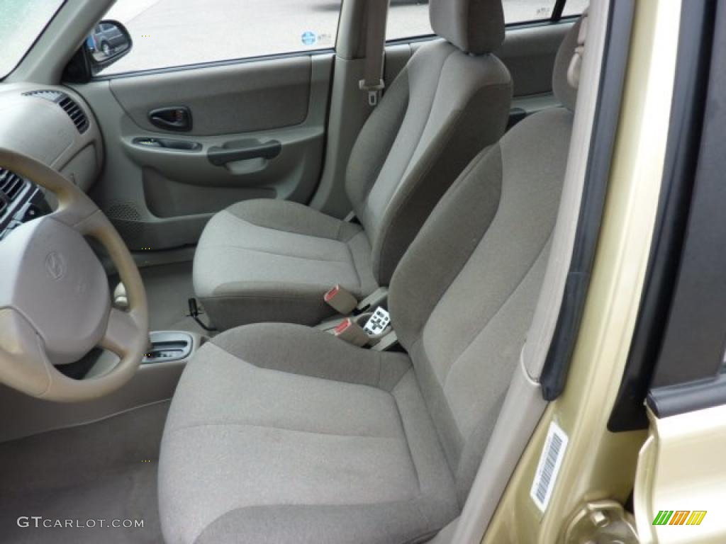 Beige Interior 2002 Hyundai Accent GL Sedan Photo #46710294