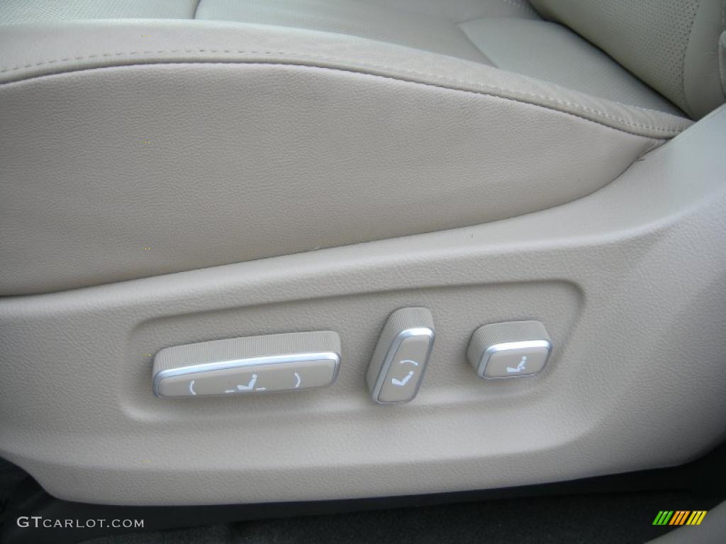 2011 Veracruz Limited AWD - Ultra Silver / Beige Leather photo #10