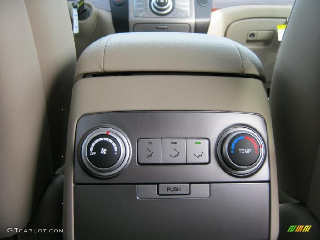 2011 Hyundai Veracruz Limited AWD Controls Photo #46710744