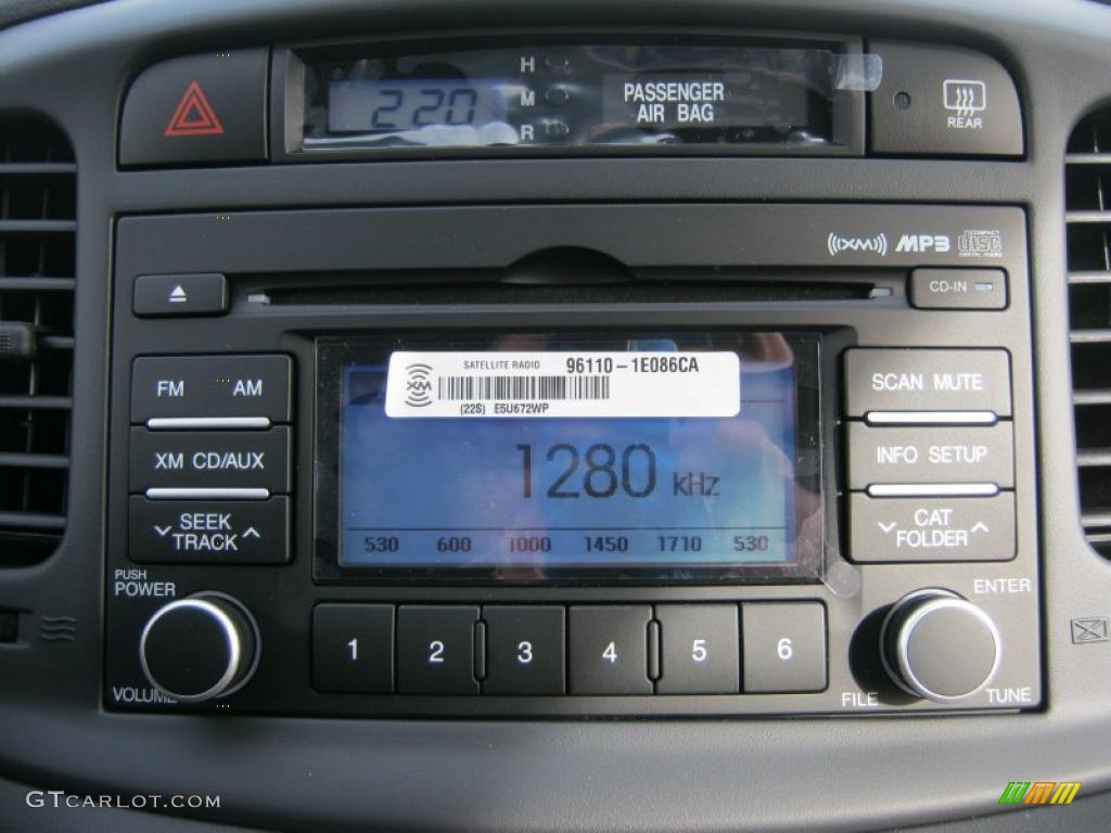 2011 Hyundai Accent GS 3 Door Controls Photo #46710942