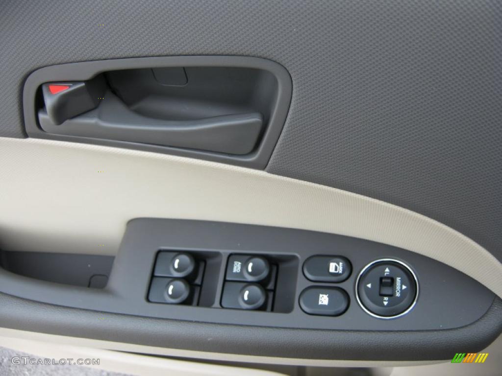 2011 Hyundai Elantra Touring GLS Controls Photo #46711419