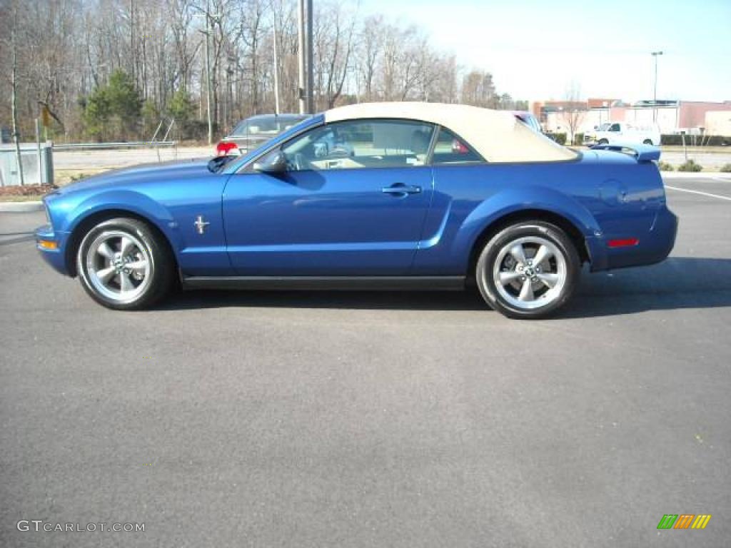 2006 Mustang V6 Deluxe Convertible - Vista Blue Metallic / Light Parchment photo #25