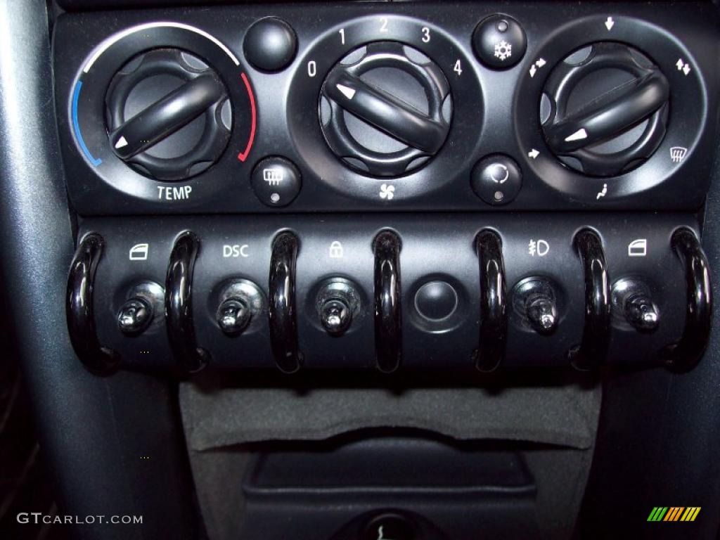 2006 Mini Cooper S Hardtop Controls Photo #46712604