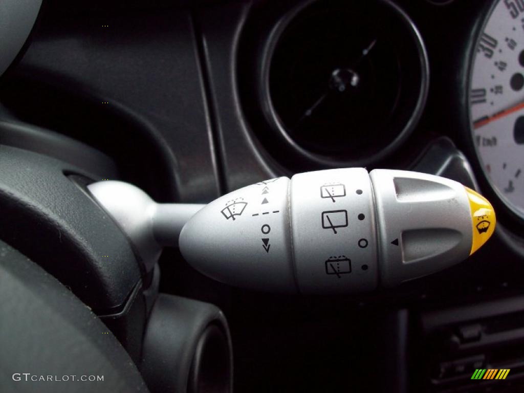 2006 Mini Cooper S Hardtop Controls Photo #46712634