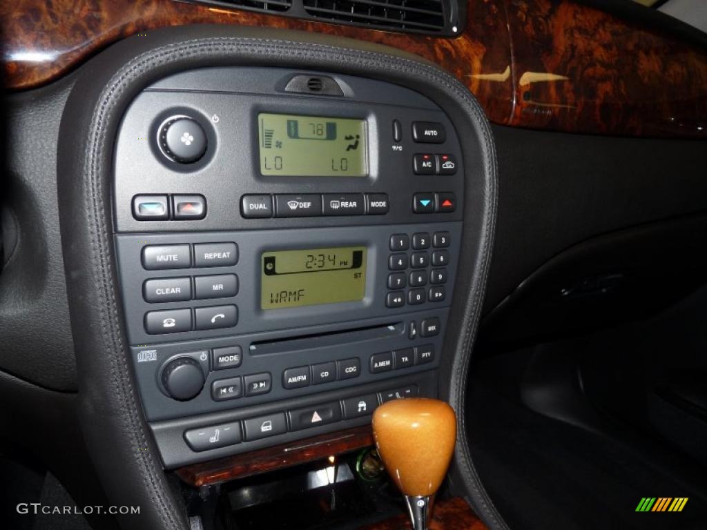 2008 Jaguar S-Type 3.0 Controls Photo #46713006