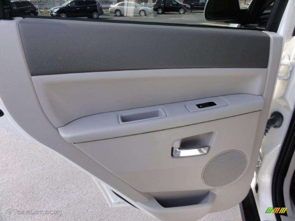 2008 Grand Cherokee Limited 4x4 - Stone White / Dark Khaki/Light Graystone photo #26