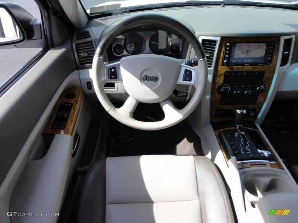 2008 Grand Cherokee Limited 4x4 - Stone White / Dark Khaki/Light Graystone photo #30