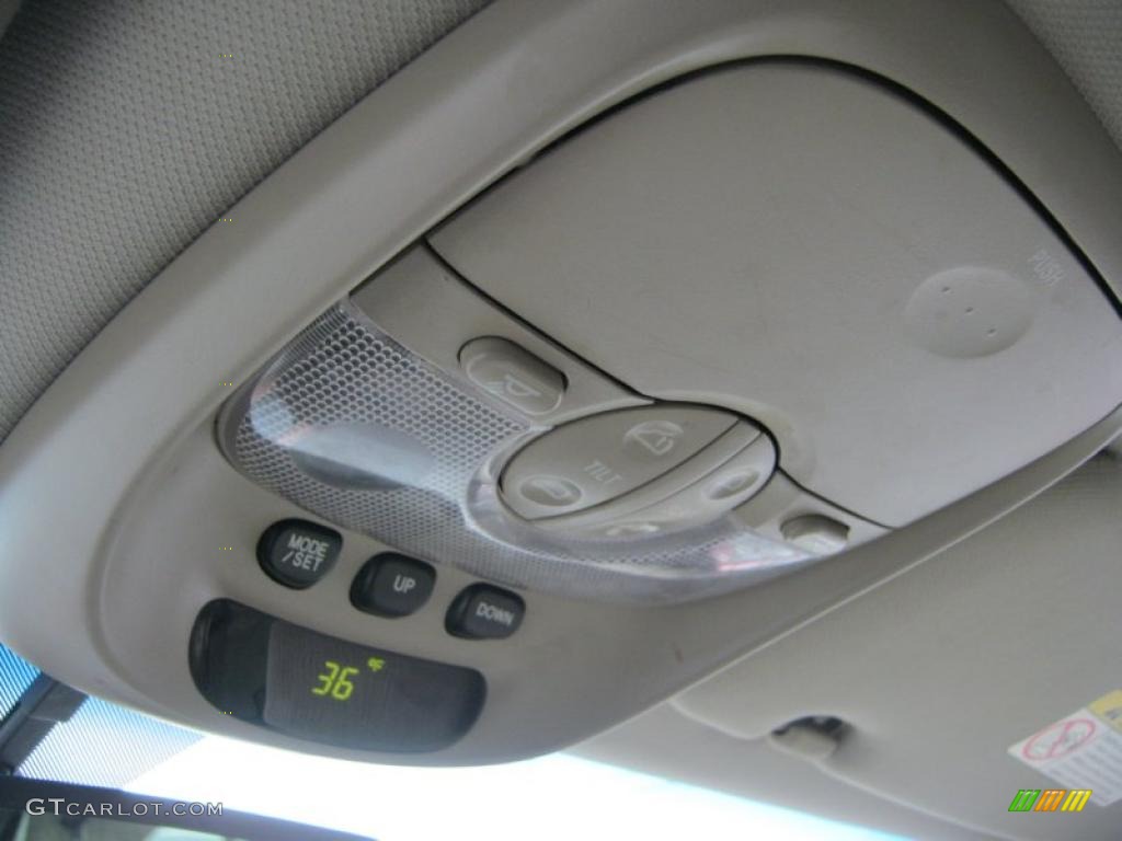 2003 Kia Sorento EX 4WD Controls Photo #46714524