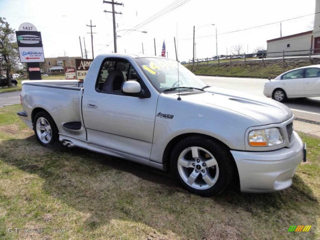 Silver Metallic 2000 Ford F150 SVT Lightning Exterior Photo #46716171