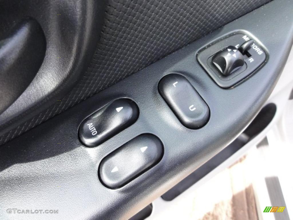 2000 Ford F150 SVT Lightning Controls Photo #46716309