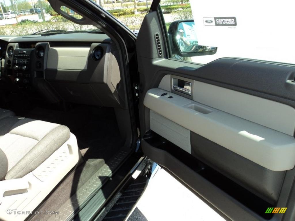 2010 F150 STX SuperCab - Tuxedo Black / Medium Stone photo #19