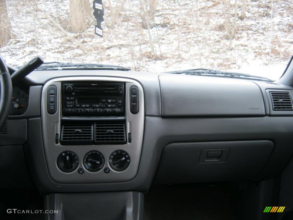 2004 Explorer XLT 4x4 - Silver Birch Metallic / Graphite photo #15