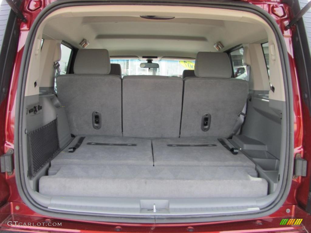 2007 Jeep Commander Sport 4x4 Trunk Photo #46718040