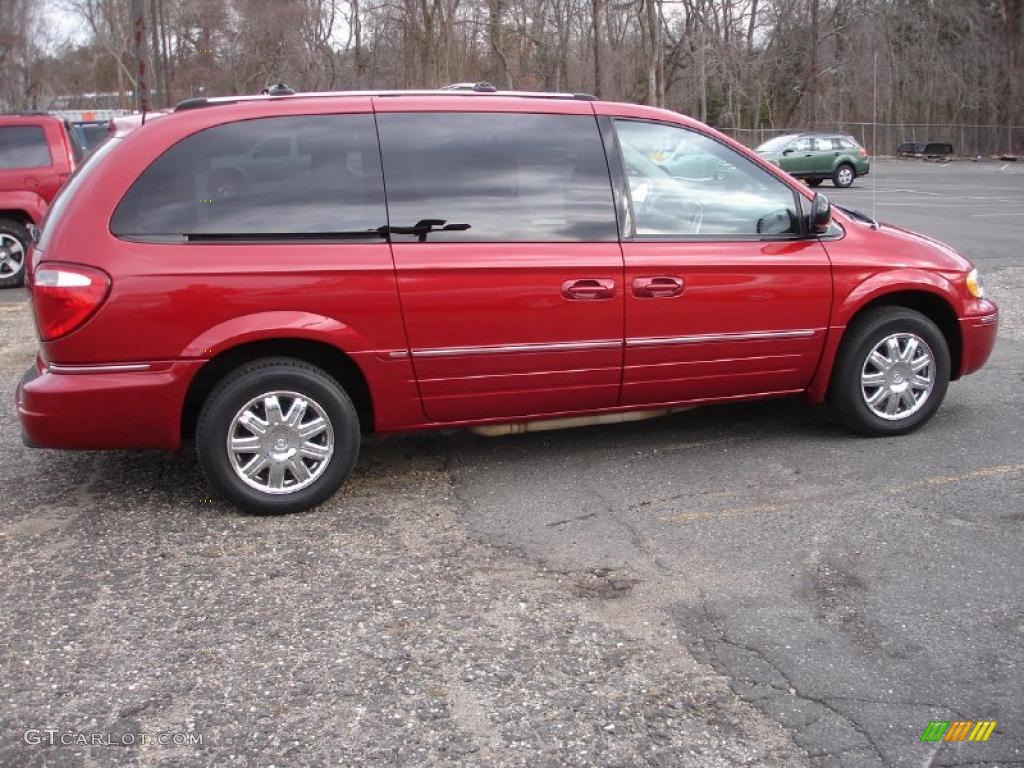 Inferno Red Pearl 2006 Chrysler Town & Country Limited Exterior Photo #46719240
