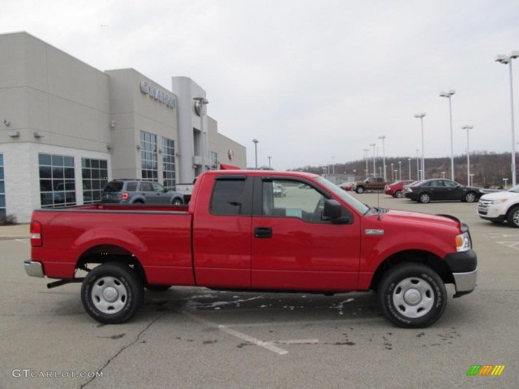 2008 F150 XL SuperCab 4x4 - Bright Red / Medium Flint Grey photo #2