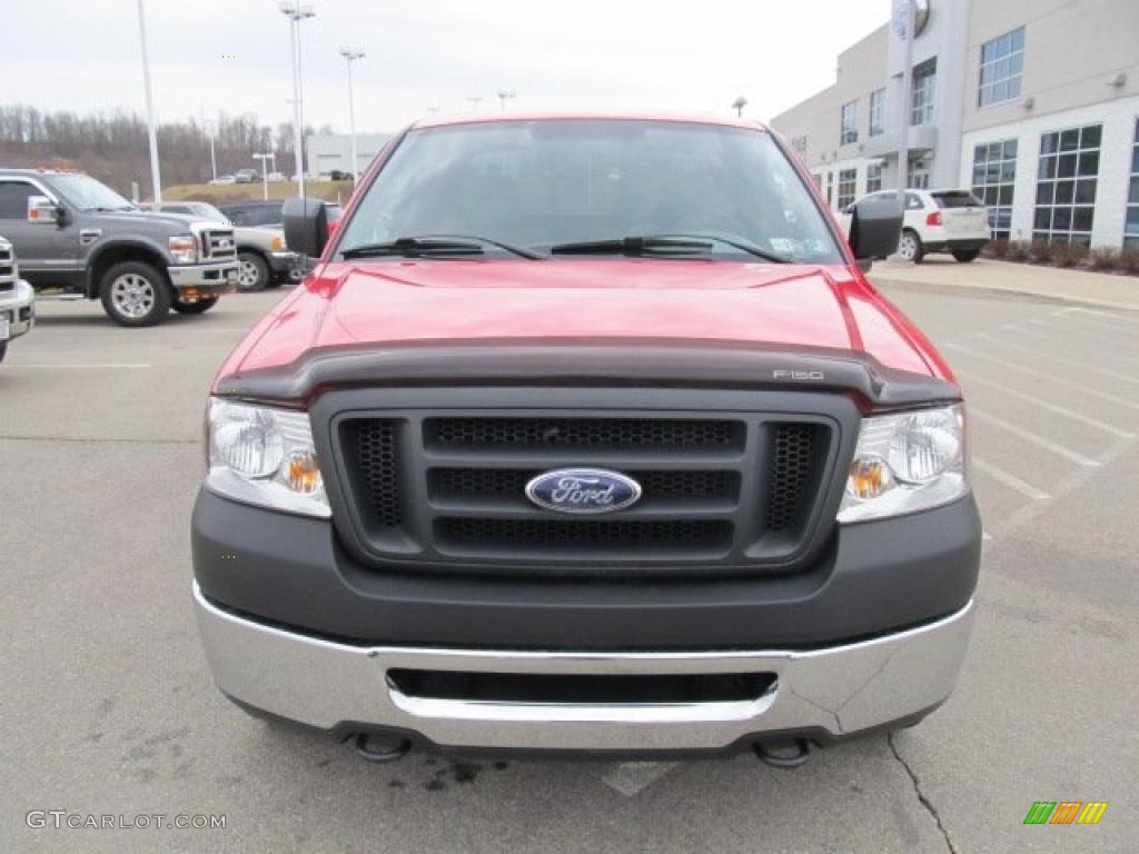 2008 F150 XL SuperCab 4x4 - Bright Red / Medium Flint Grey photo #3