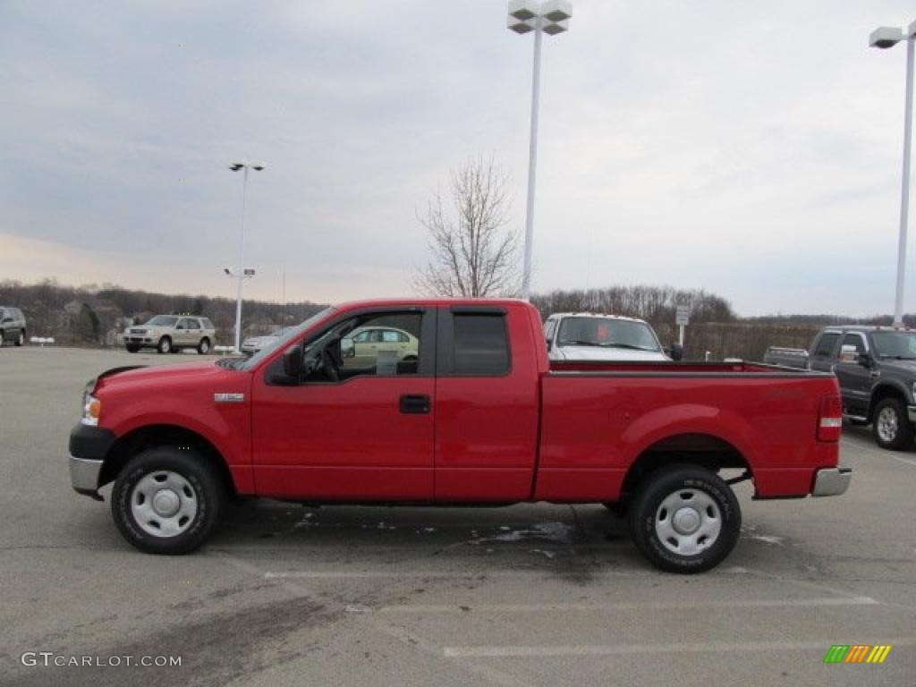 2008 F150 XL SuperCab 4x4 - Bright Red / Medium Flint Grey photo #5