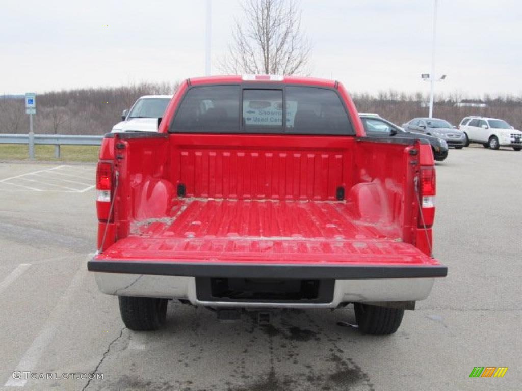 2008 F150 XL SuperCab 4x4 - Bright Red / Medium Flint Grey photo #9