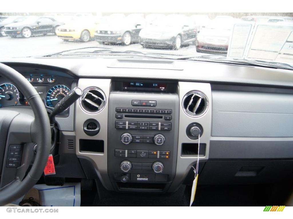 2011 F150 XLT SuperCab - Tuxedo Black Metallic / Steel Gray photo #30