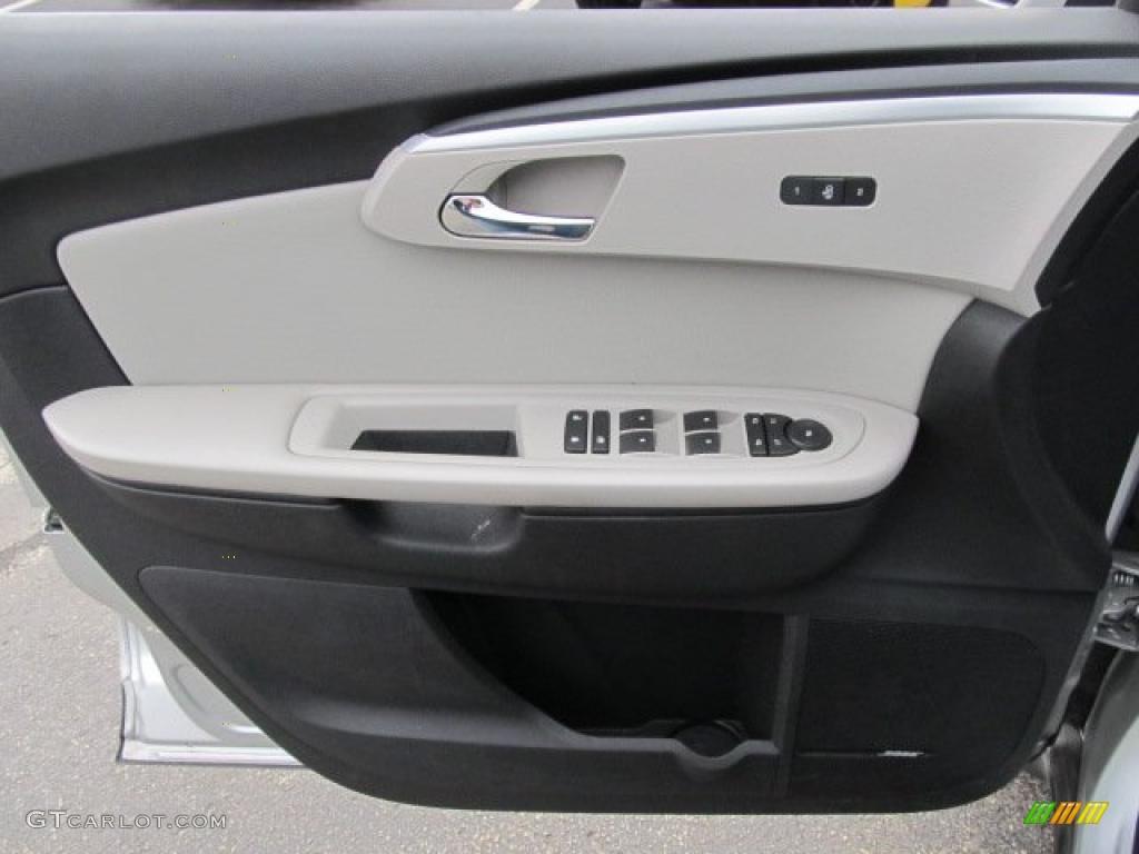 2009 Chevrolet Traverse LTZ AWD Dark Gray/Light Gray Door Panel Photo #46725507