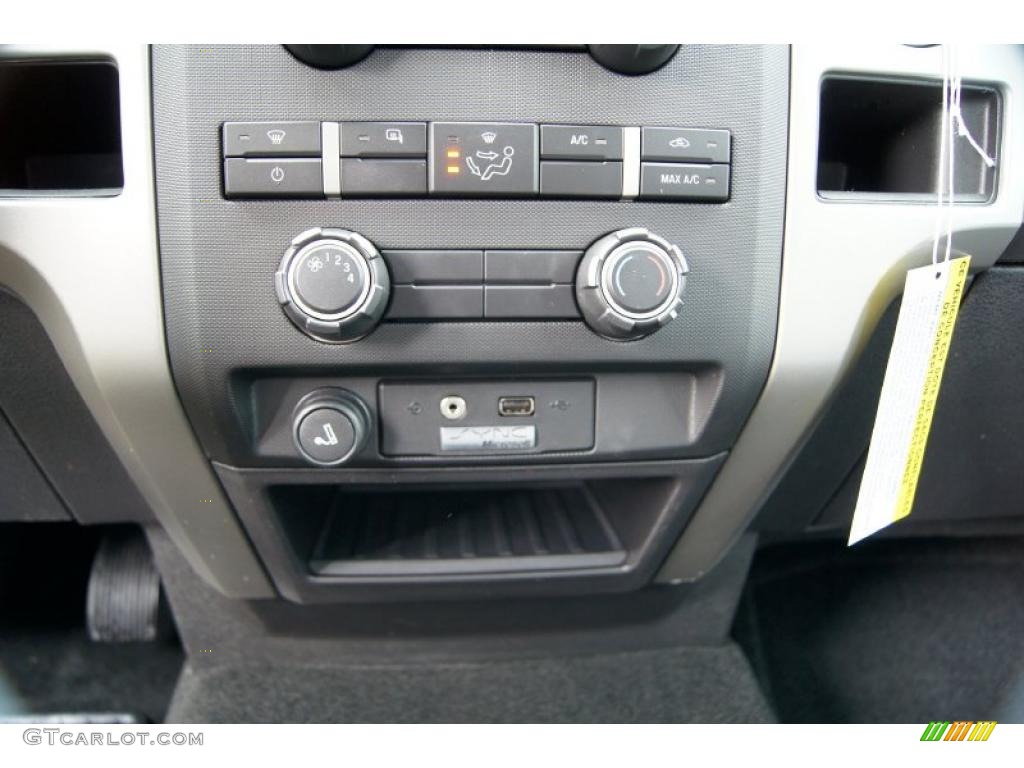 2011 Ford F150 XLT SuperCab 4x4 Controls Photo #46725681