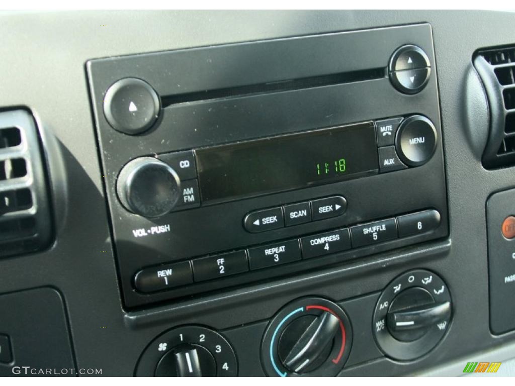 2006 Ford F250 Super Duty XLT SuperCab 4x4 Controls Photo #46727829