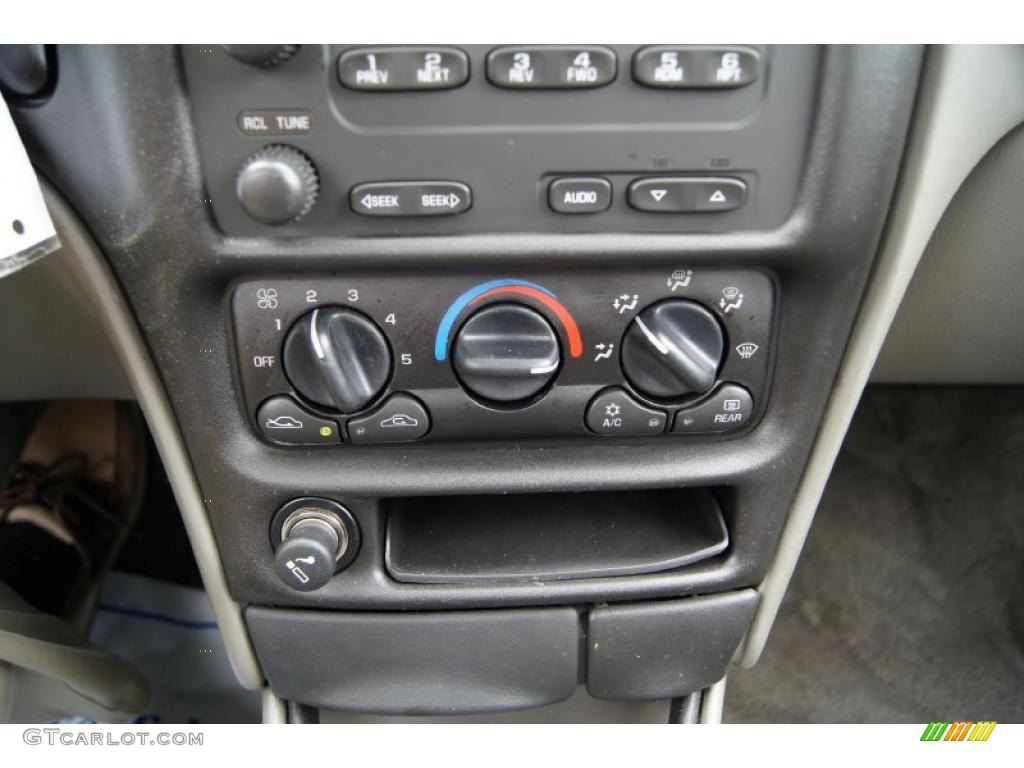 2005 Chevrolet Classic Standard Classic Model Controls Photo #46727910