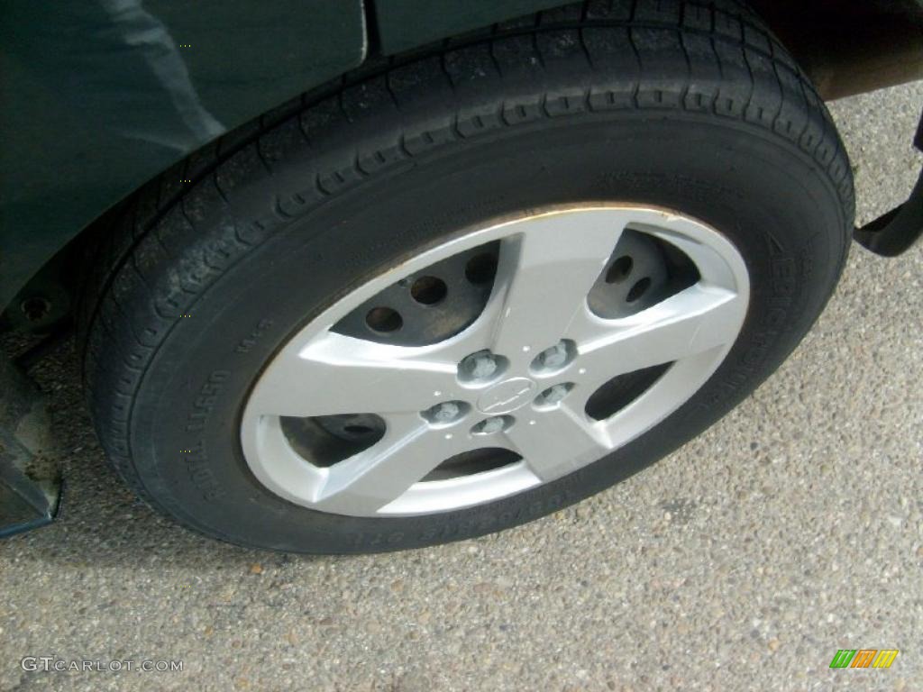 2004 Chevrolet Cavalier LS Sedan Wheel Photos