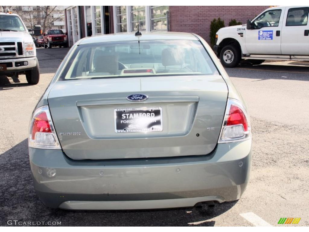 2008 Fusion SE - Moss Green Metallic / Camel photo #6
