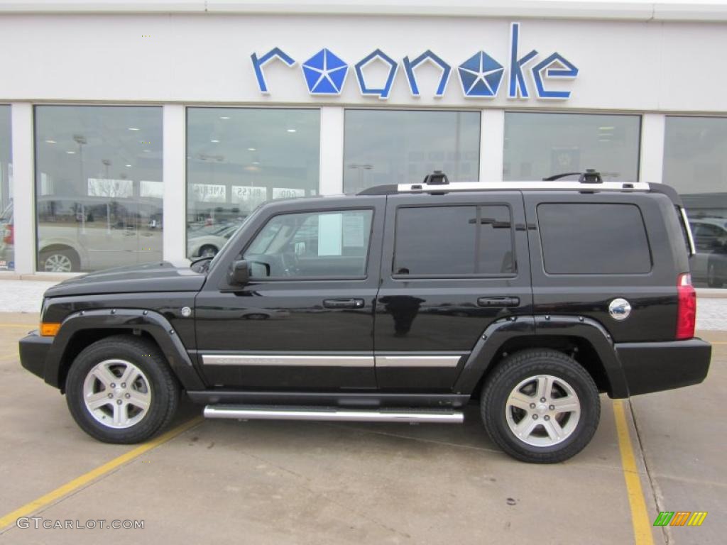 Brilliant Black Crystal Pearl Jeep Commander