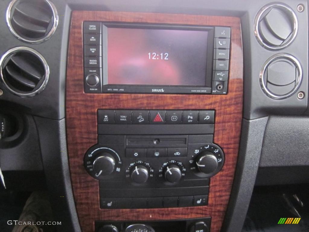 2010 Jeep Commander Limited 4x4 Controls Photo #46729803