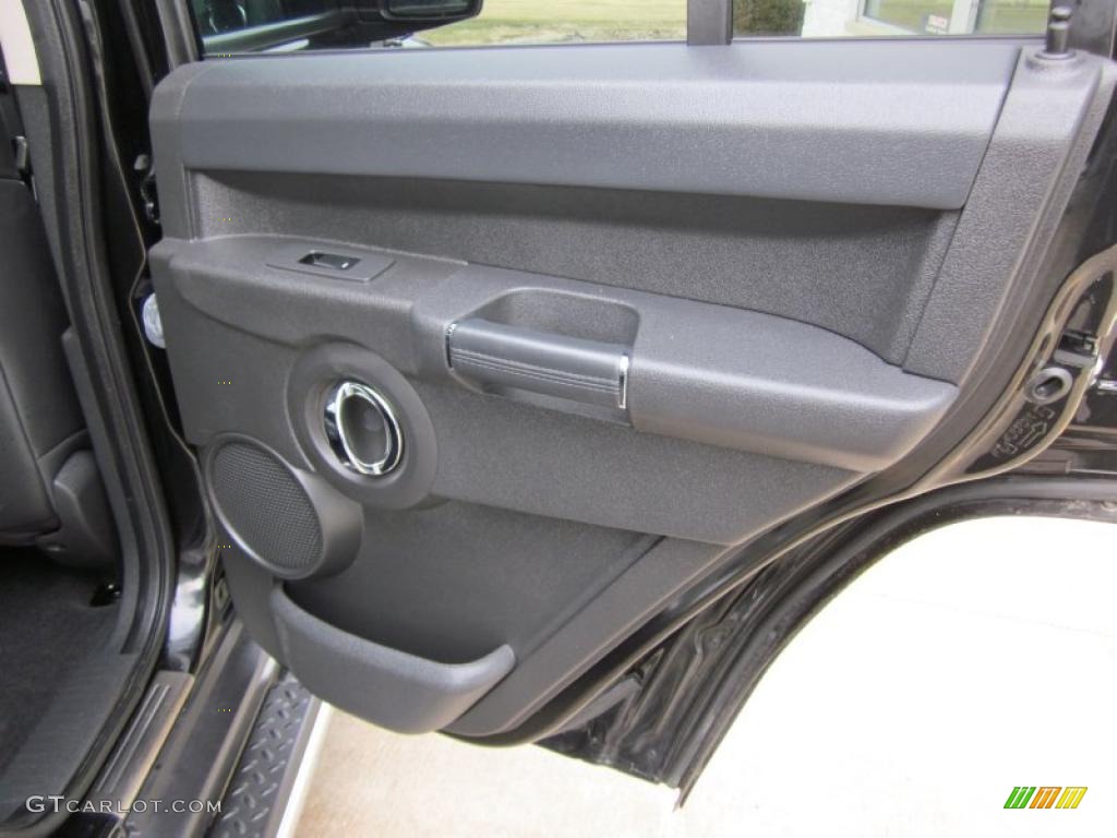 2010 Jeep Commander Limited 4x4 Dark Slate Gray Door Panel Photo #46730019