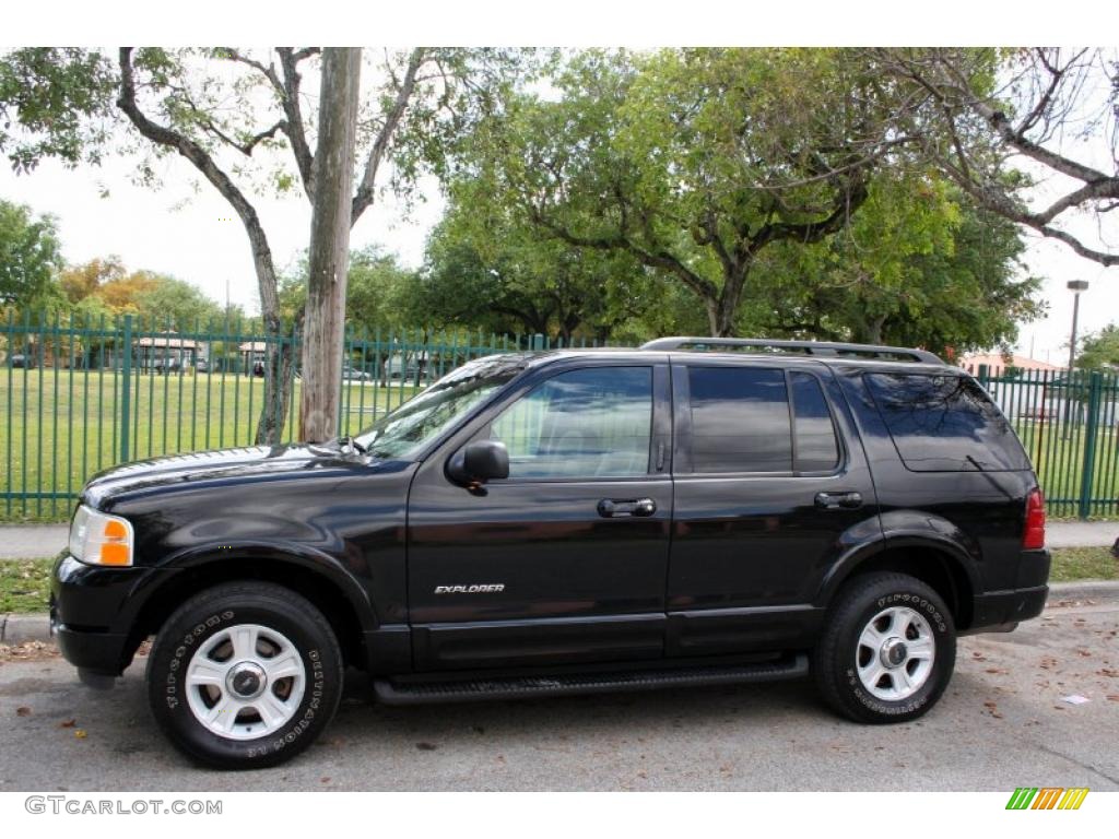Black Clearcoat 2002 Ford Explorer Limited 4x4 Exterior Photo #46733656