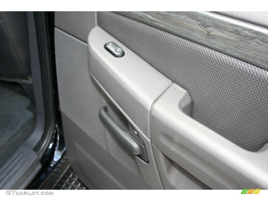 2002 Explorer Limited 4x4 - Black Clearcoat / Midnight Grey photo #28