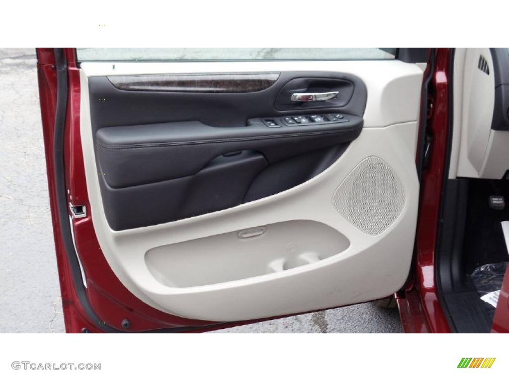 2011 Grand Caravan Crew - Deep Cherry Red Crystal Pearl / Black/Light Graystone photo #12